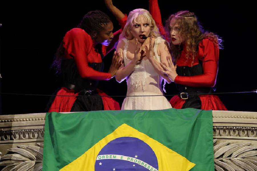 LADY GAGA